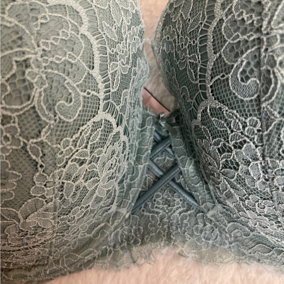 Victoria's Secret Lace Bra in Soft Blue - Picture 4 of 5